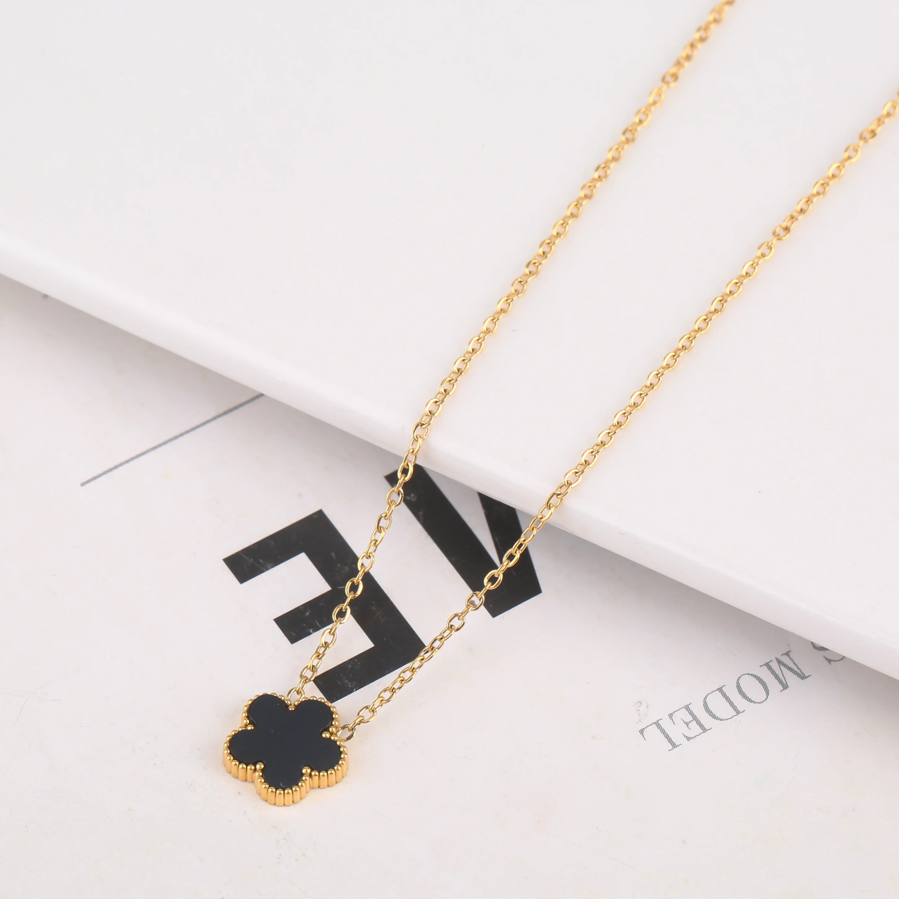 CHICAGO CLOVER | BLACK NECKLACE